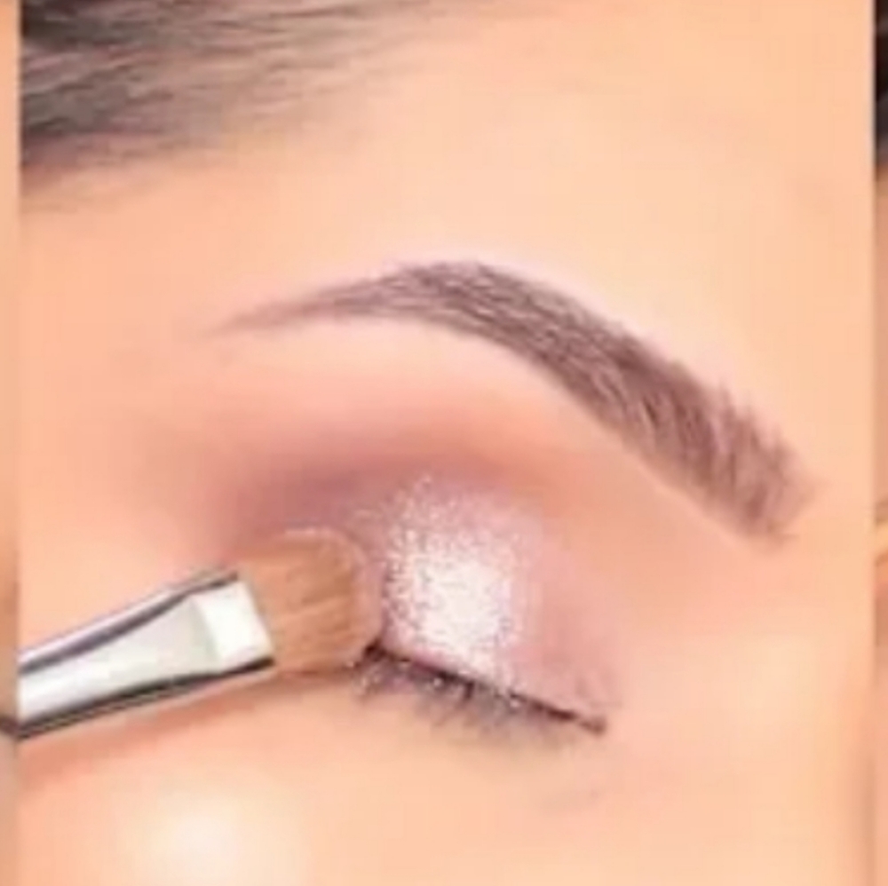 Meet My Squad Eyeshadow 200 Making a Statement - Picture 3 of 3